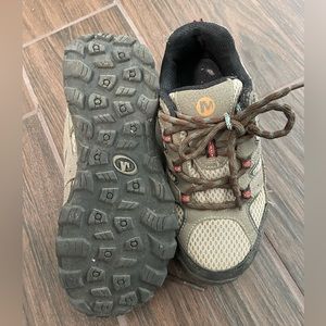 Great condition Youth/Boys hiking shoe - Merrell 3M